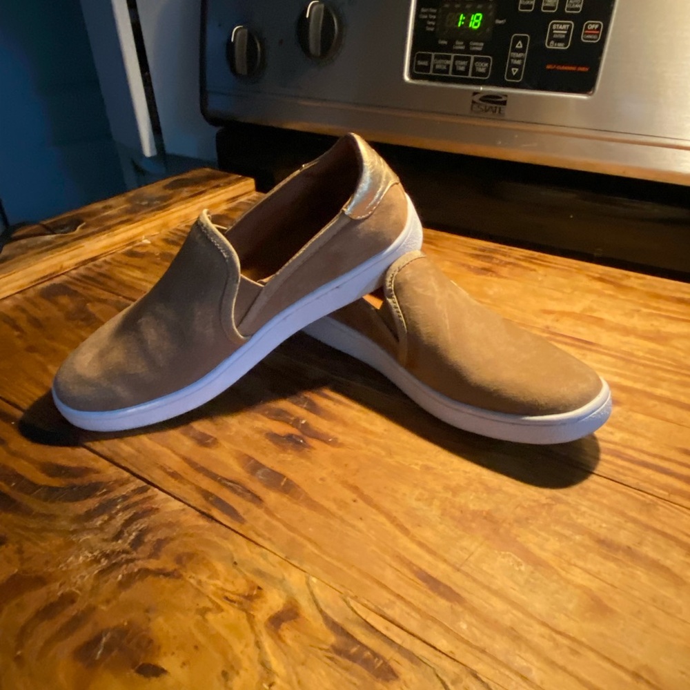 UGG SHOES FOR WOMEN SIZE 7.5